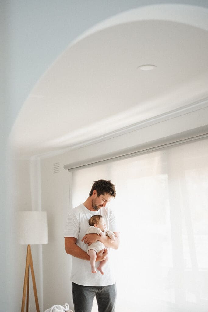 dad and newborn photo